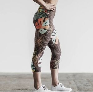 NoBull Bright Floral Crop Leggings Medium
